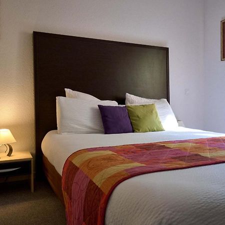 Logis Hotel Le Moulin Des Gardelles Riom Εξωτερικό φωτογραφία
