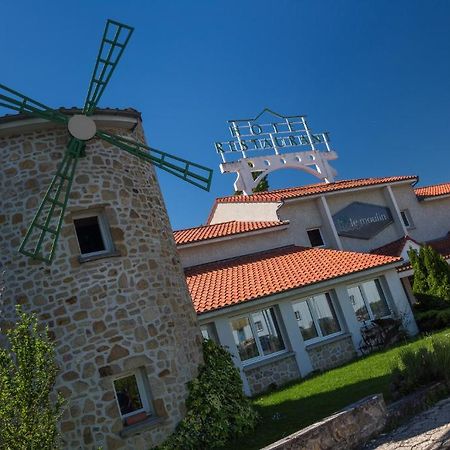 Logis Hotel Le Moulin Des Gardelles Riom Εξωτερικό φωτογραφία
