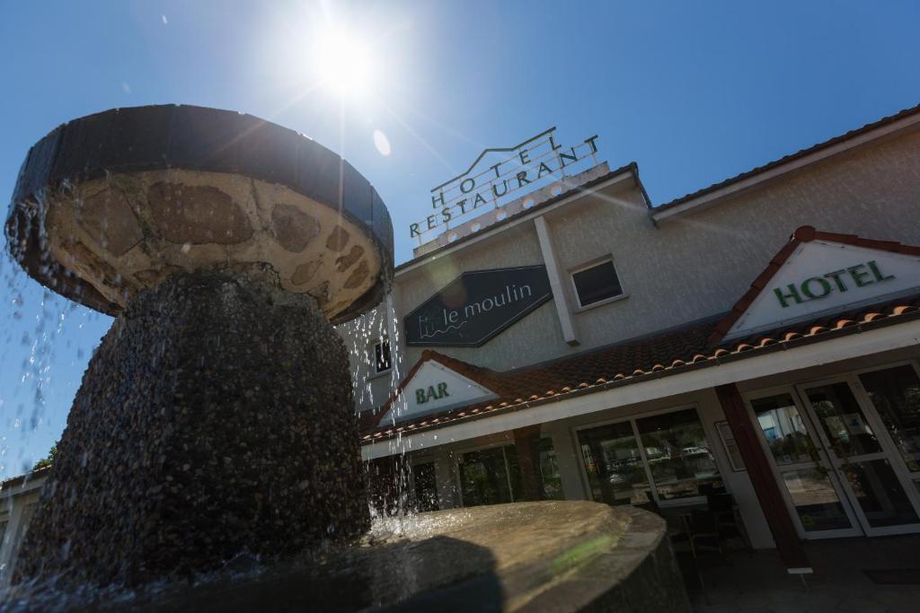 Logis Hotel Le Moulin Des Gardelles Riom Εξωτερικό φωτογραφία