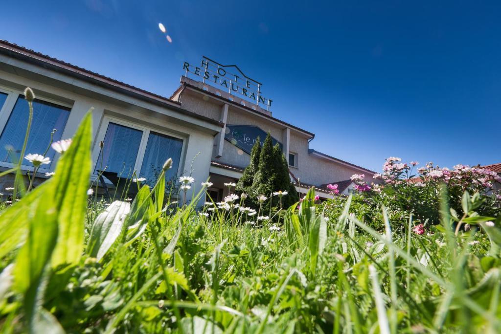 Logis Hotel Le Moulin Des Gardelles Riom Εξωτερικό φωτογραφία