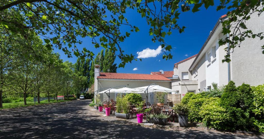 Logis Hotel Le Moulin Des Gardelles Riom Εξωτερικό φωτογραφία