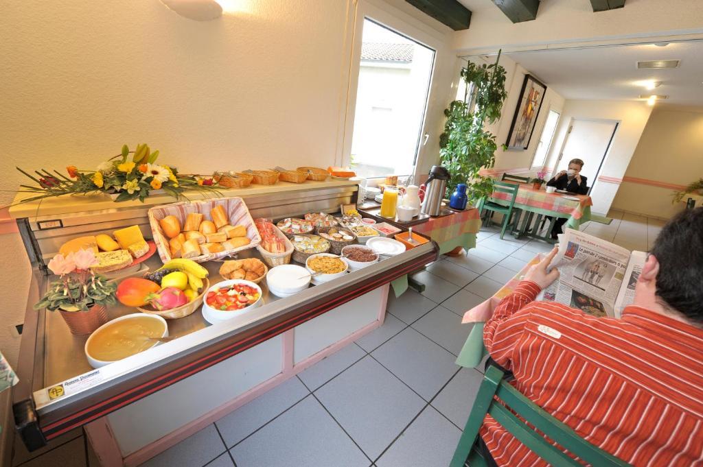 Logis Hotel Le Moulin Des Gardelles Riom Εξωτερικό φωτογραφία