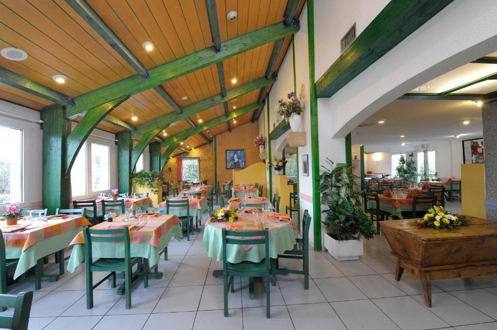 Logis Hotel Le Moulin Des Gardelles Riom Εξωτερικό φωτογραφία
