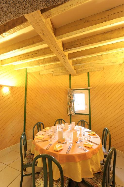 Logis Hotel Le Moulin Des Gardelles Riom Εξωτερικό φωτογραφία