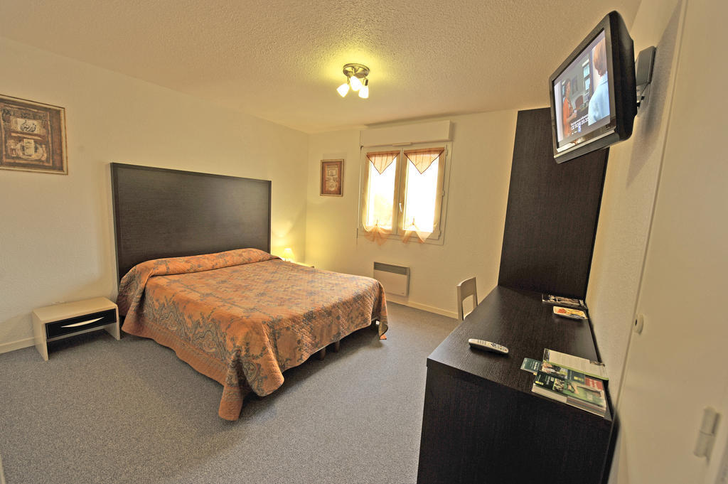 Logis Hotel Le Moulin Des Gardelles Riom Εξωτερικό φωτογραφία