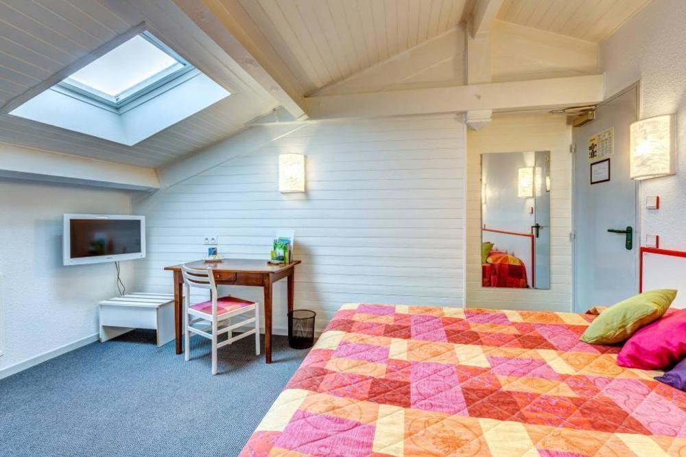 Logis Hotel Le Moulin Des Gardelles Riom Εξωτερικό φωτογραφία