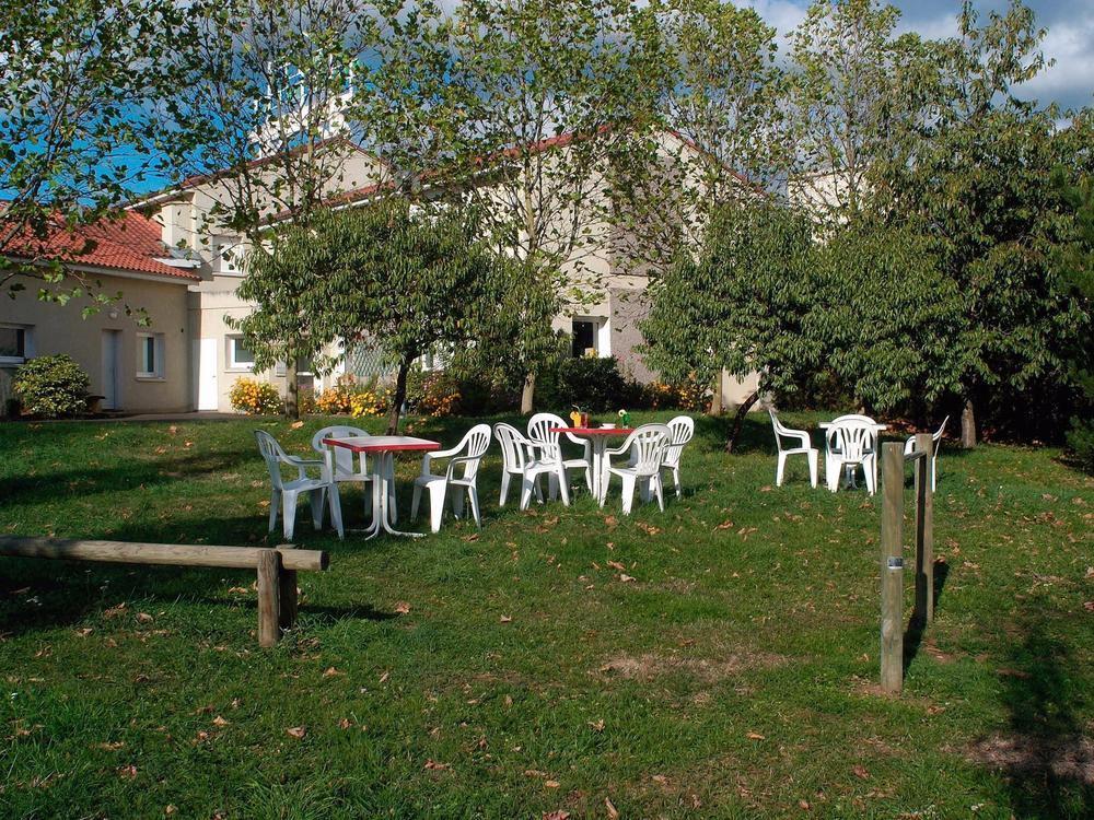 Logis Hotel Le Moulin Des Gardelles Riom Εξωτερικό φωτογραφία