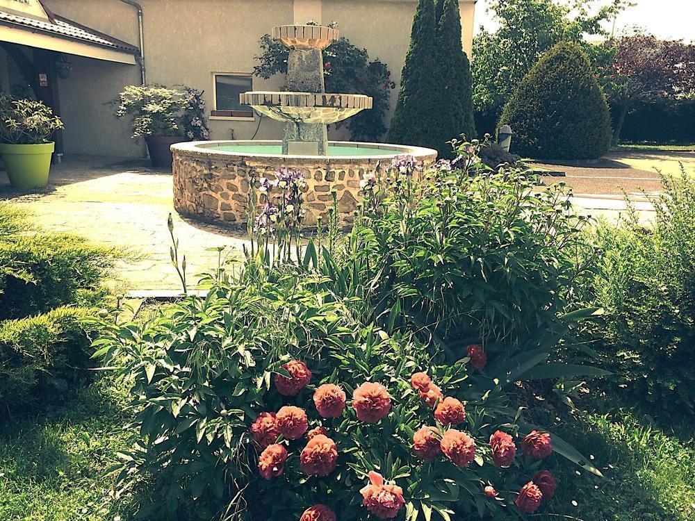 Logis Hotel Le Moulin Des Gardelles Riom Εξωτερικό φωτογραφία