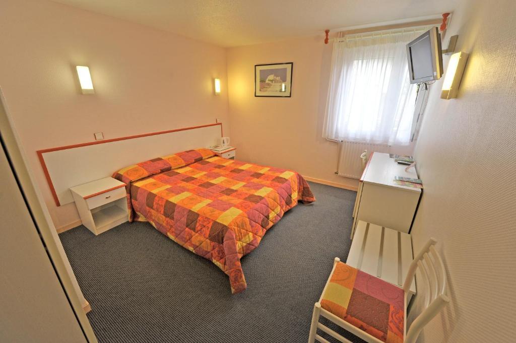 Logis Hotel Le Moulin Des Gardelles Riom Εξωτερικό φωτογραφία