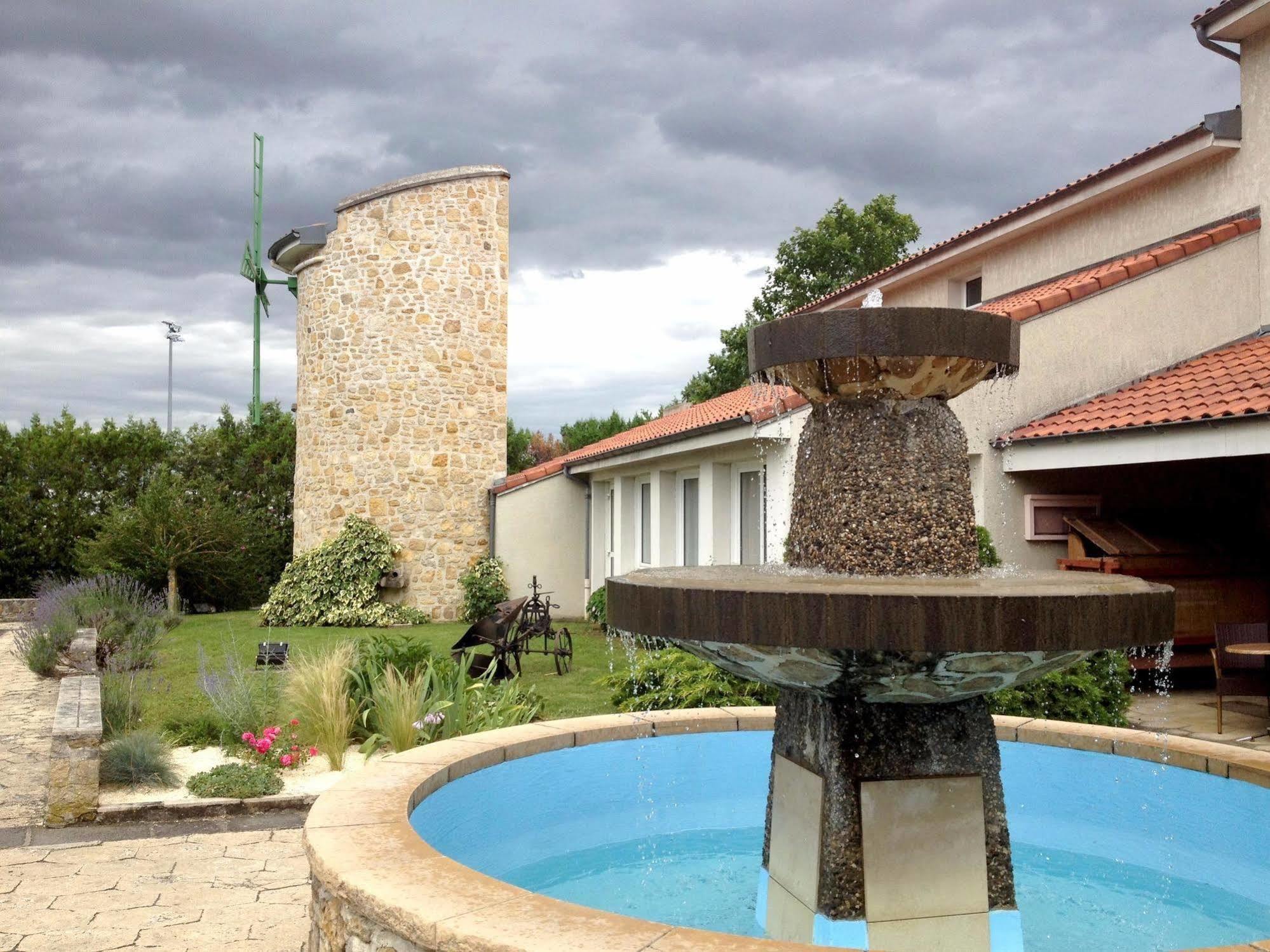 Logis Hotel Le Moulin Des Gardelles Riom Εξωτερικό φωτογραφία