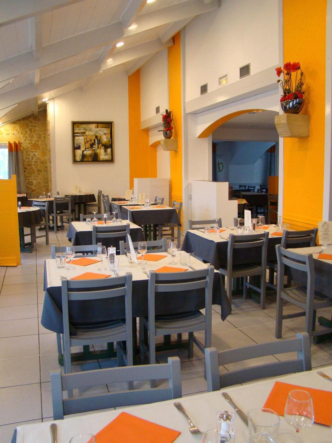 Logis Hotel Le Moulin Des Gardelles Riom Εξωτερικό φωτογραφία