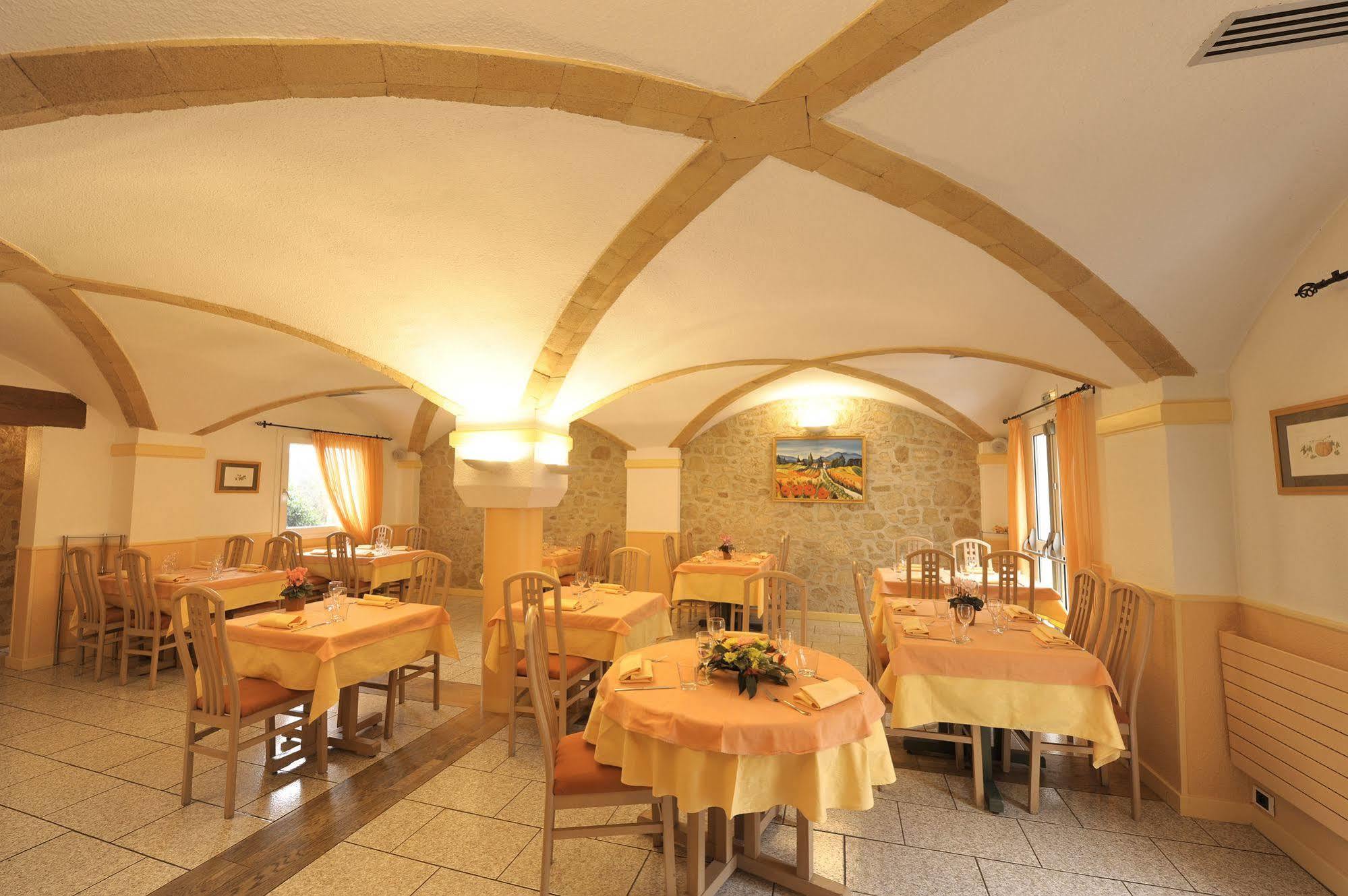Logis Hotel Le Moulin Des Gardelles Riom Εξωτερικό φωτογραφία