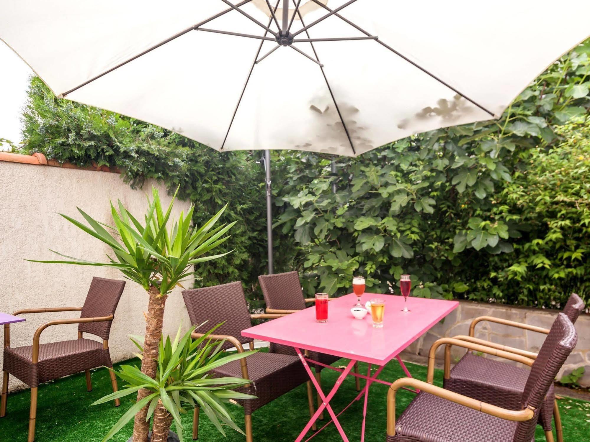 Logis Hotel Le Moulin Des Gardelles Riom Εξωτερικό φωτογραφία