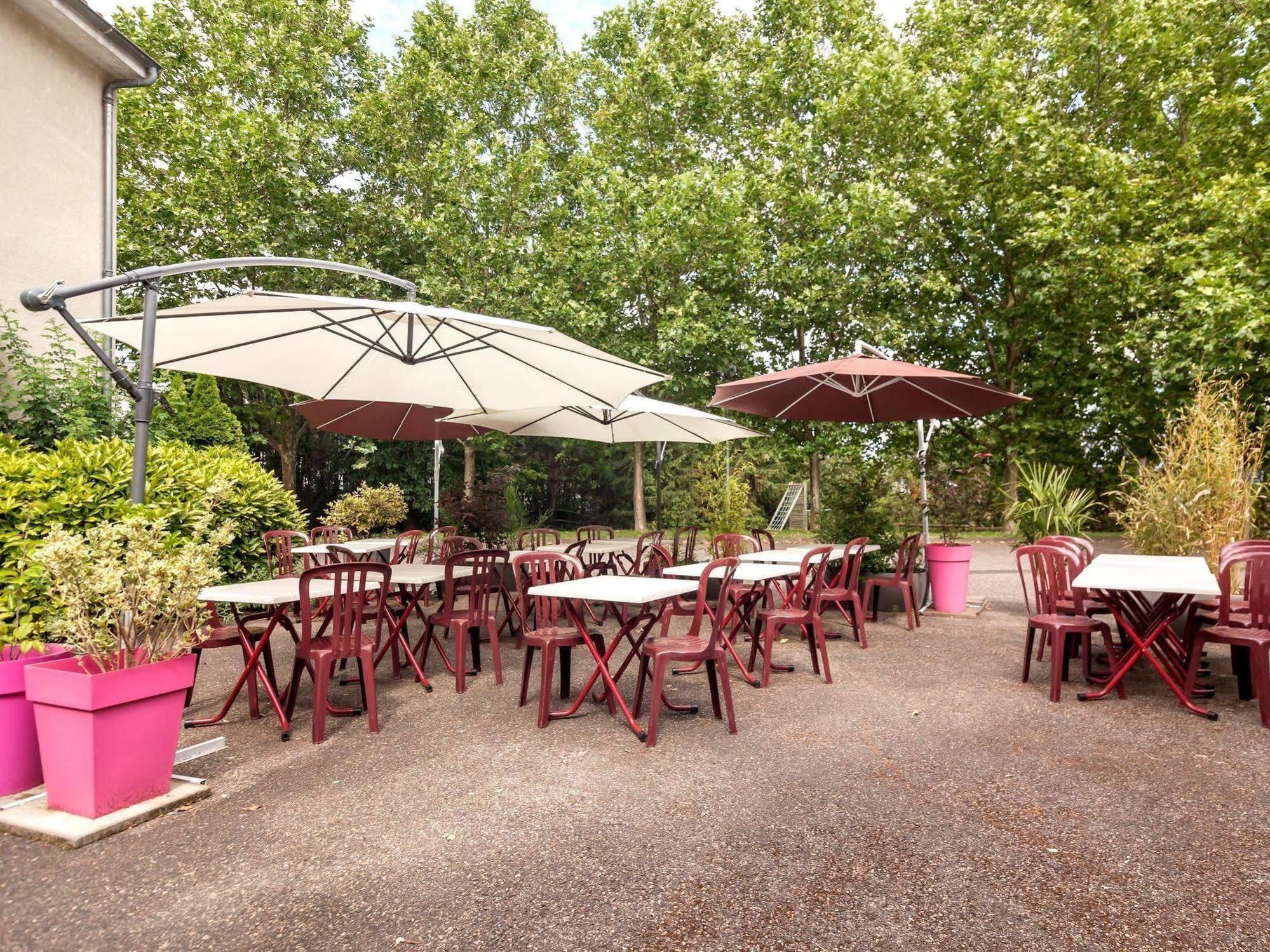 Logis Hotel Le Moulin Des Gardelles Riom Εξωτερικό φωτογραφία