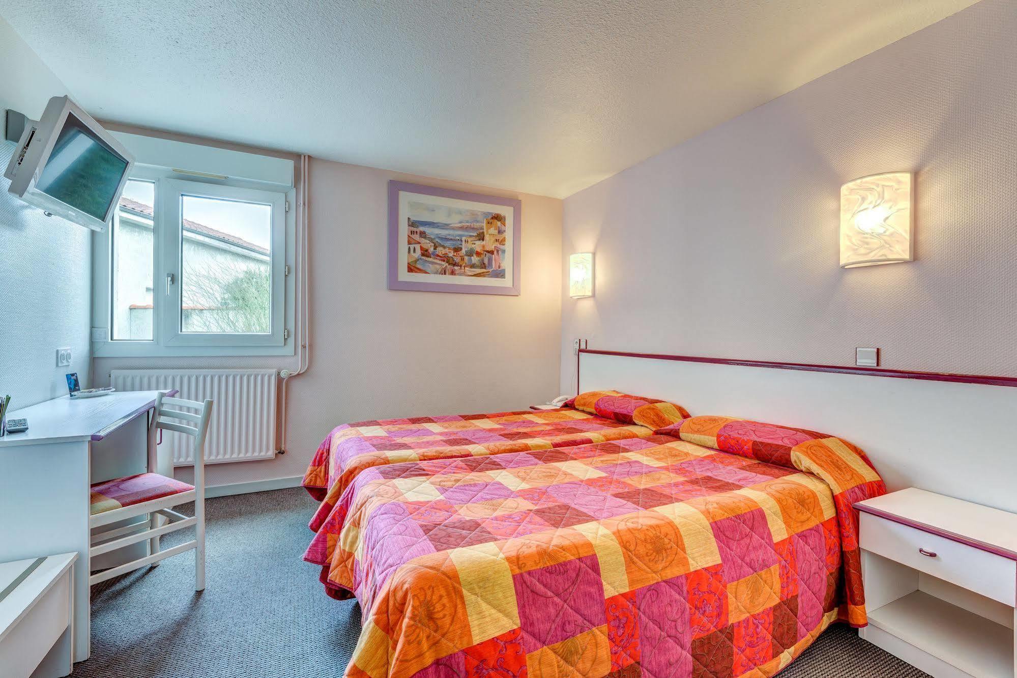 Logis Hotel Le Moulin Des Gardelles Riom Εξωτερικό φωτογραφία