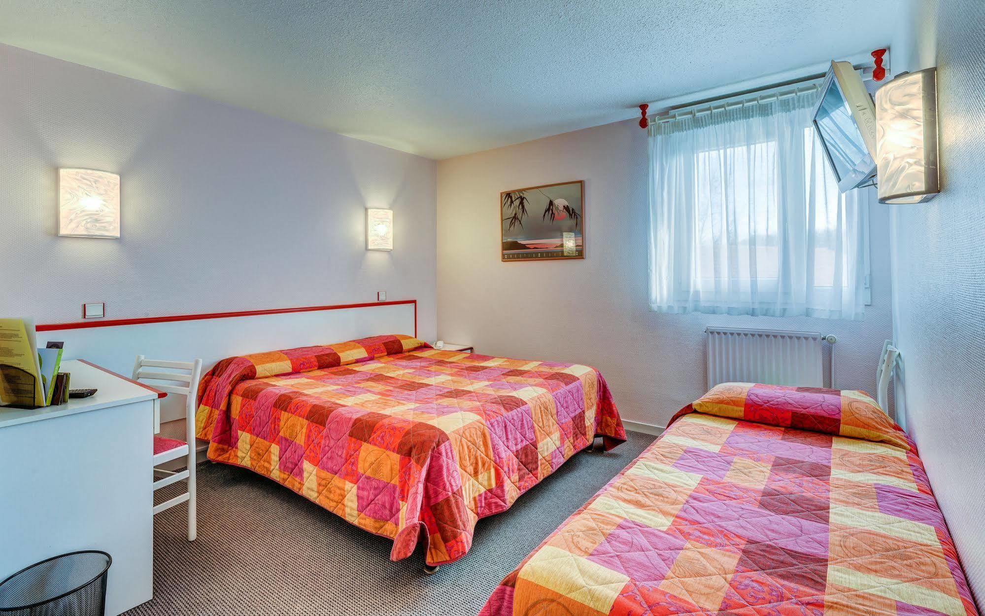 Logis Hotel Le Moulin Des Gardelles Riom Εξωτερικό φωτογραφία
