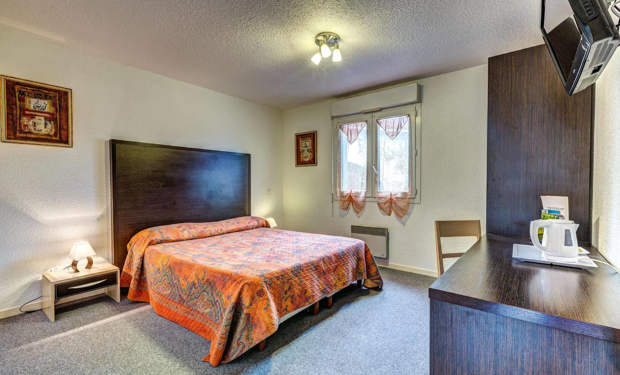 Logis Hotel Le Moulin Des Gardelles Riom Εξωτερικό φωτογραφία