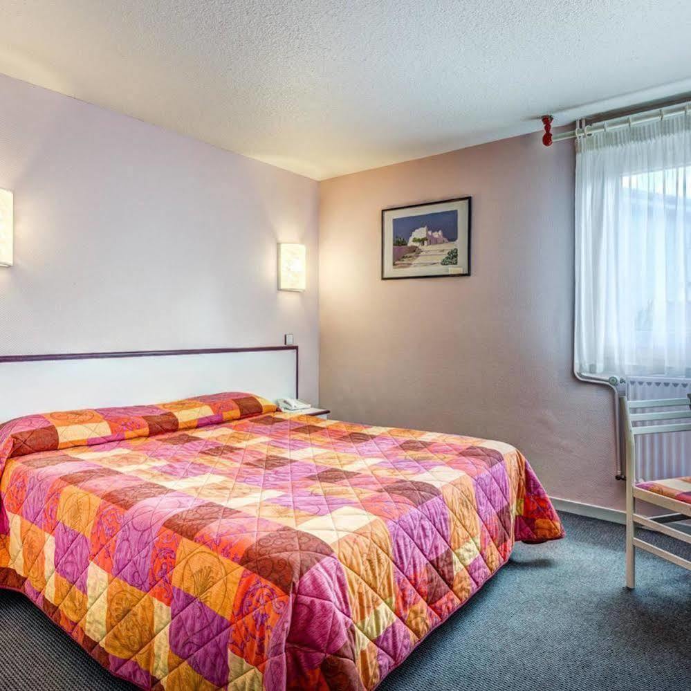 Logis Hotel Le Moulin Des Gardelles Riom Εξωτερικό φωτογραφία