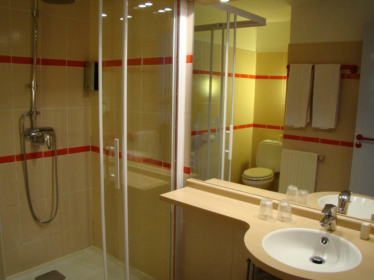 Logis Hotel Le Moulin Des Gardelles Riom Εξωτερικό φωτογραφία