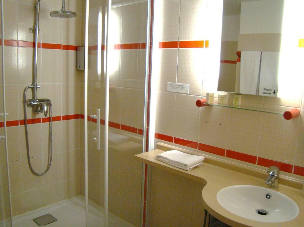 Logis Hotel Le Moulin Des Gardelles Riom Εξωτερικό φωτογραφία