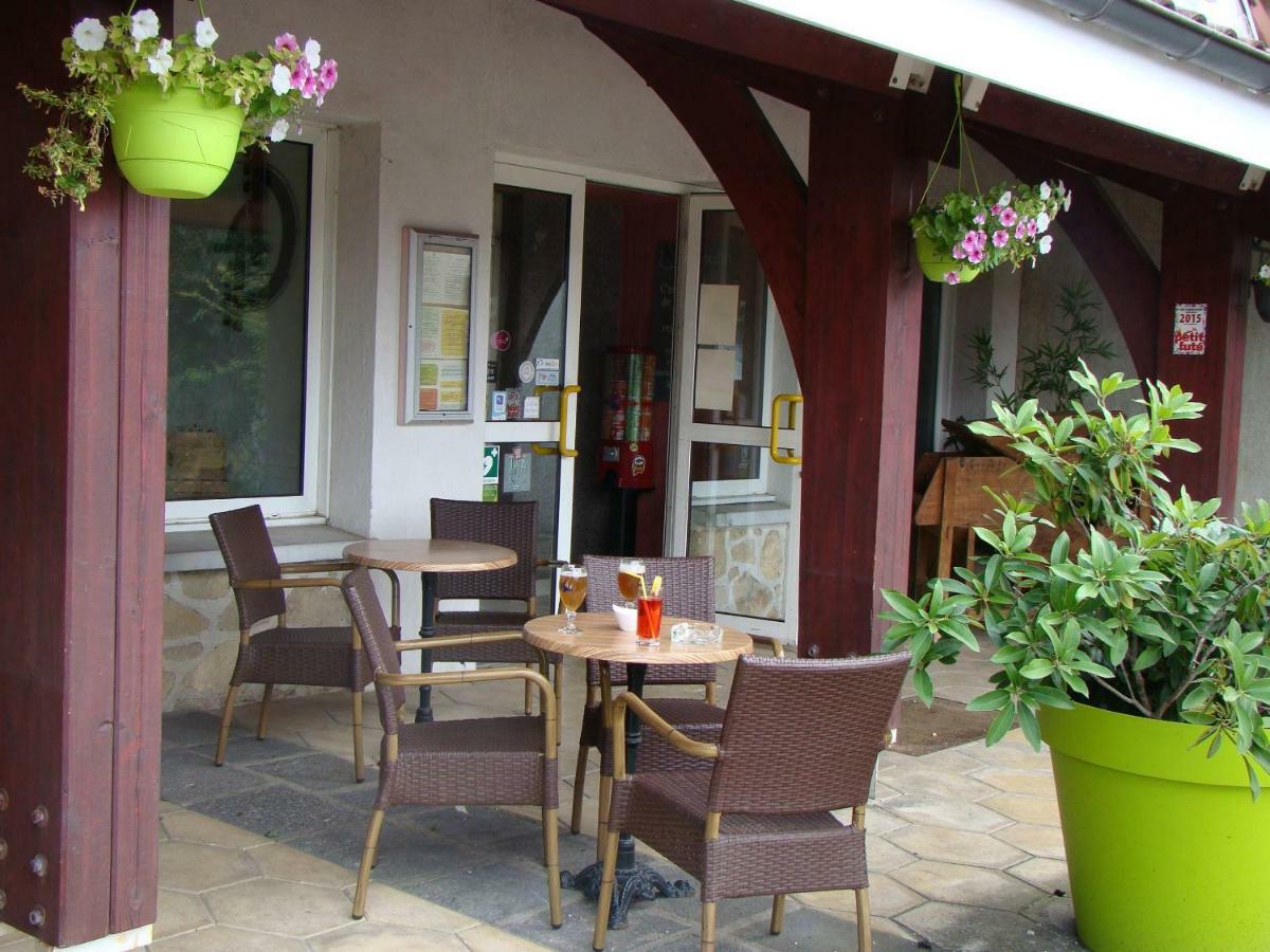 Logis Hotel Le Moulin Des Gardelles Riom Εξωτερικό φωτογραφία