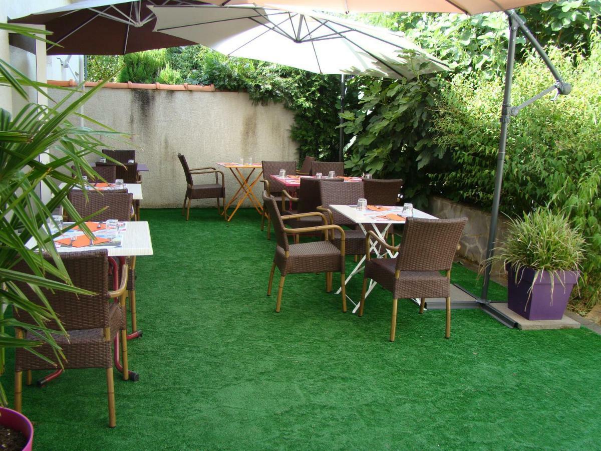 Logis Hotel Le Moulin Des Gardelles Riom Εξωτερικό φωτογραφία