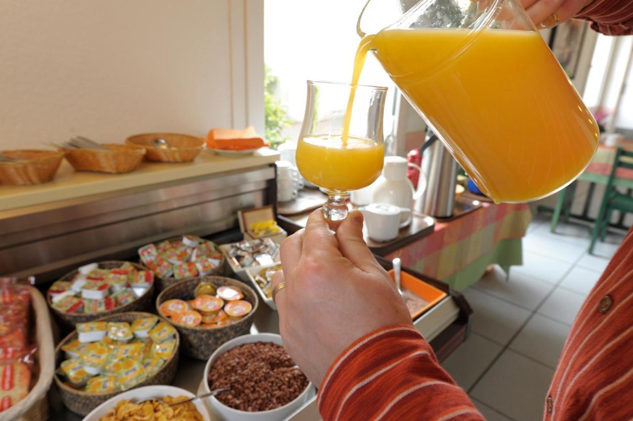 Logis Hotel Le Moulin Des Gardelles Riom Εξωτερικό φωτογραφία