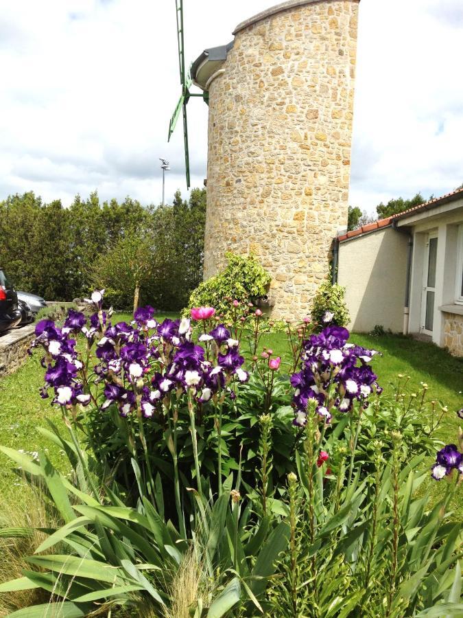 Logis Hotel Le Moulin Des Gardelles Riom Εξωτερικό φωτογραφία